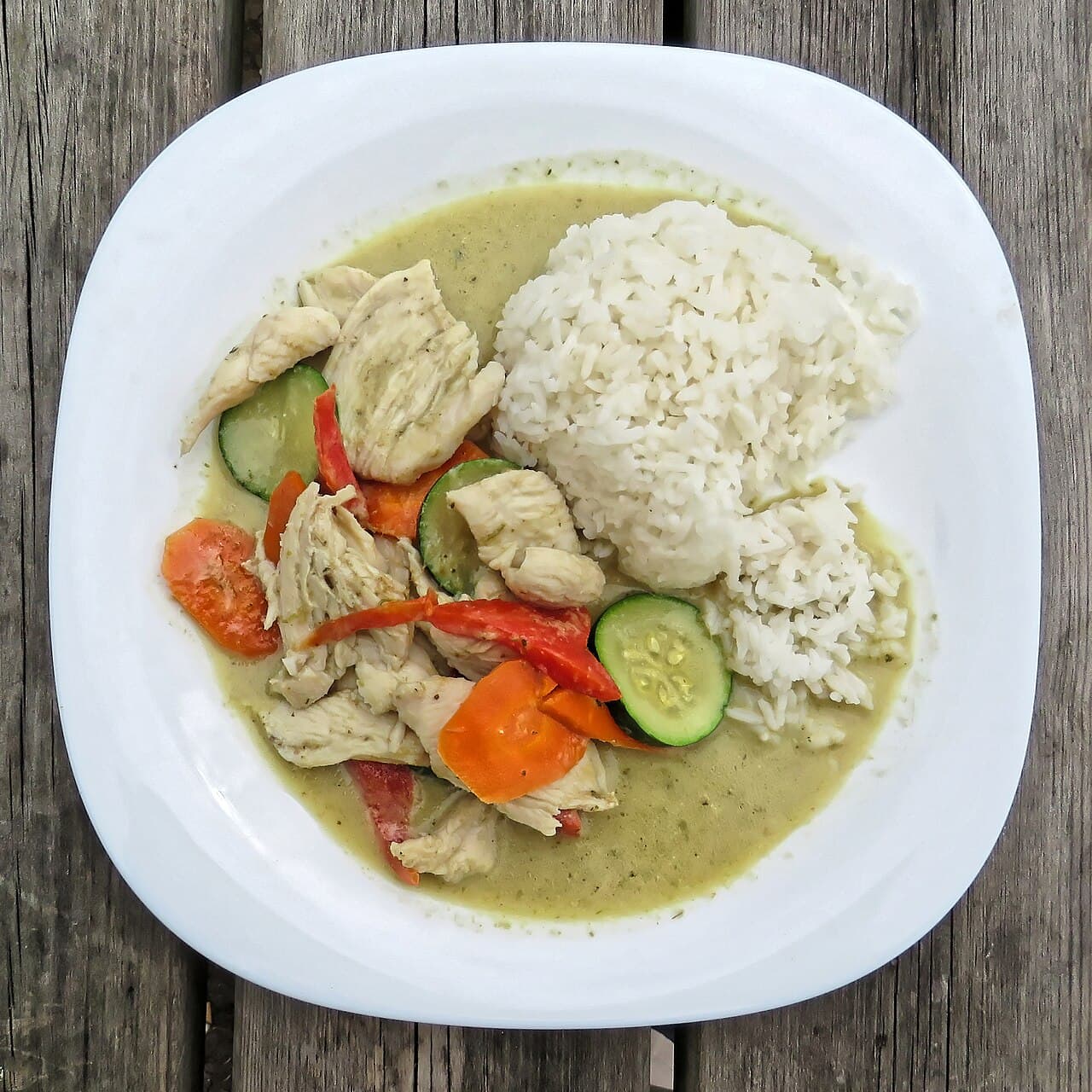 Thai green curry with chicken and rice